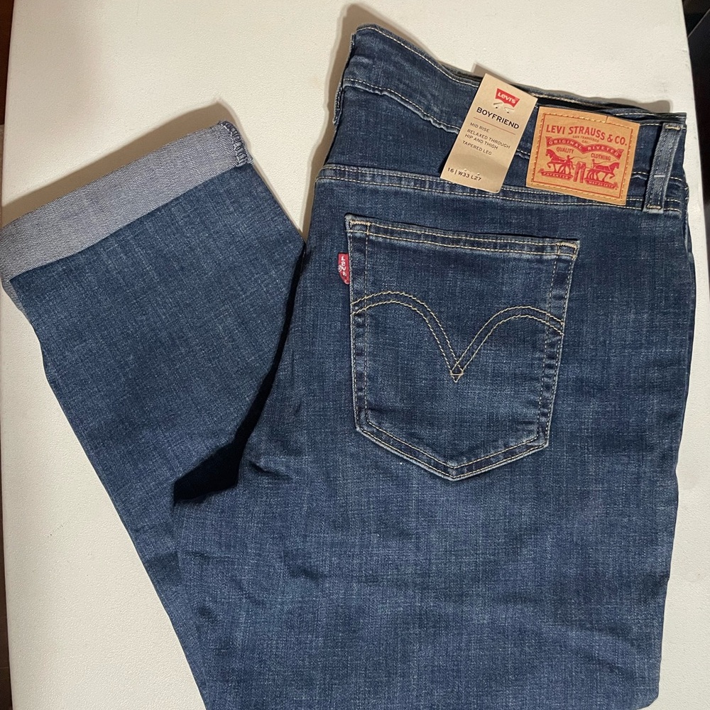 LEVI’S Boyfriend cut jeans